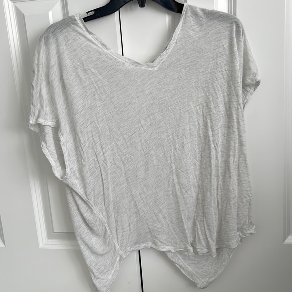 Lululemon t shirt with cut out in back, light gray